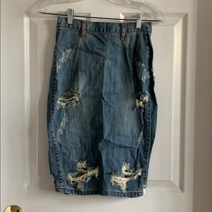 Distressed denim pencil skirt “dusty free love”
